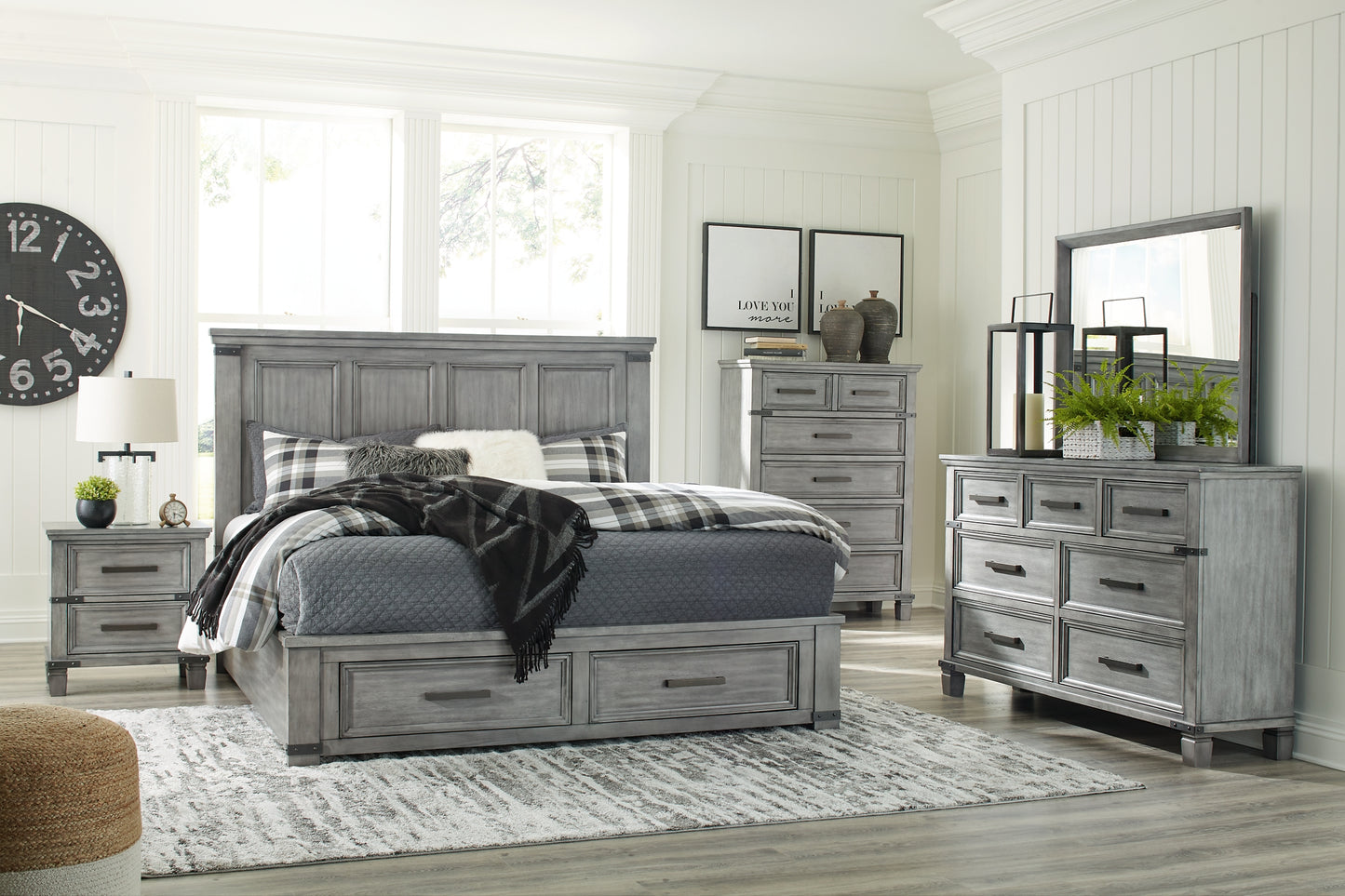 Russelyn King Storage Bed with Mirrored Dresser, Chest and 2 Nightstands Signature Design by Ashley®
