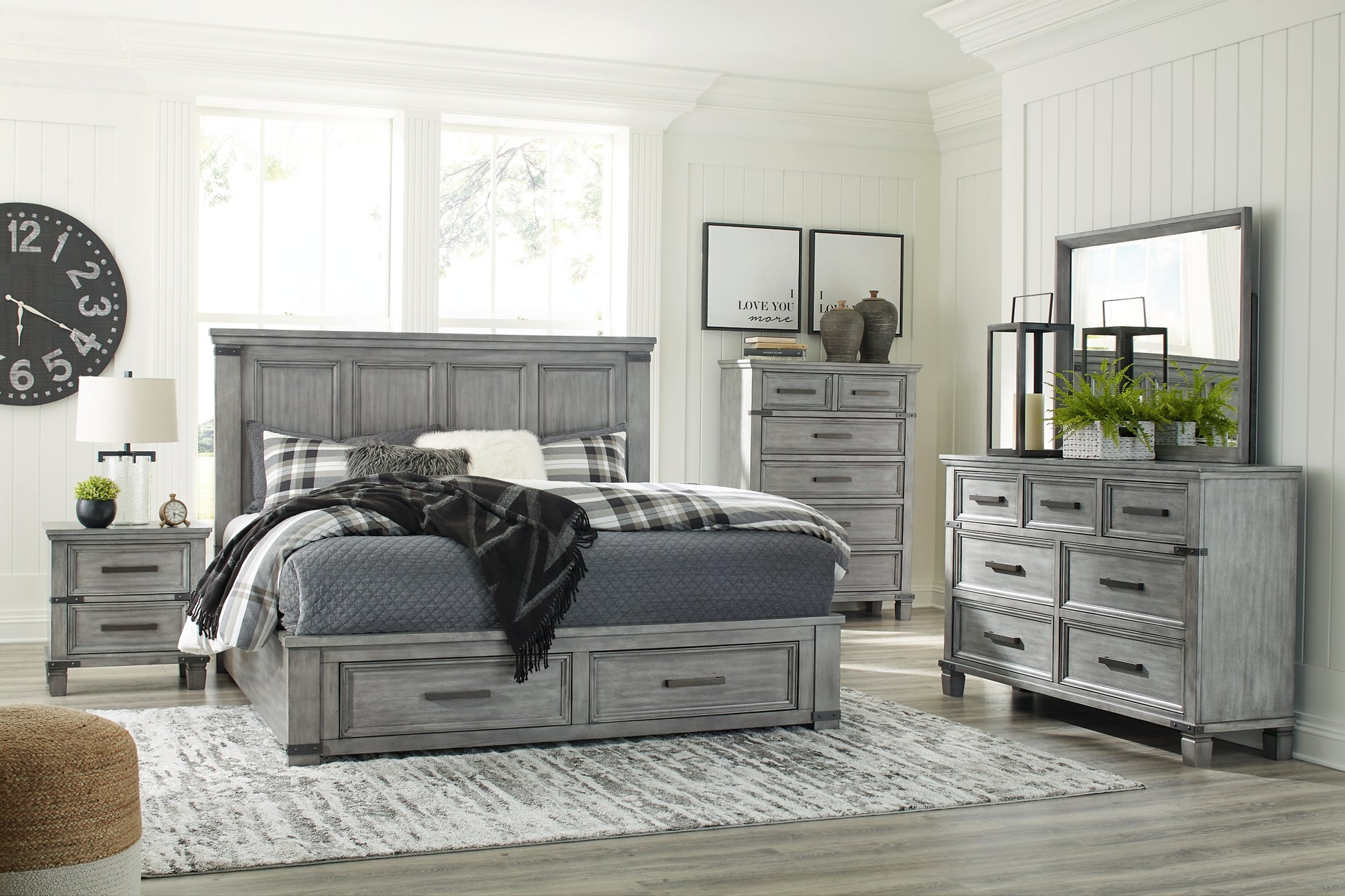 Russelyn King Storage Bed with Mirrored Dresser, Chest and 2 Nightstands Signature Design by Ashley®