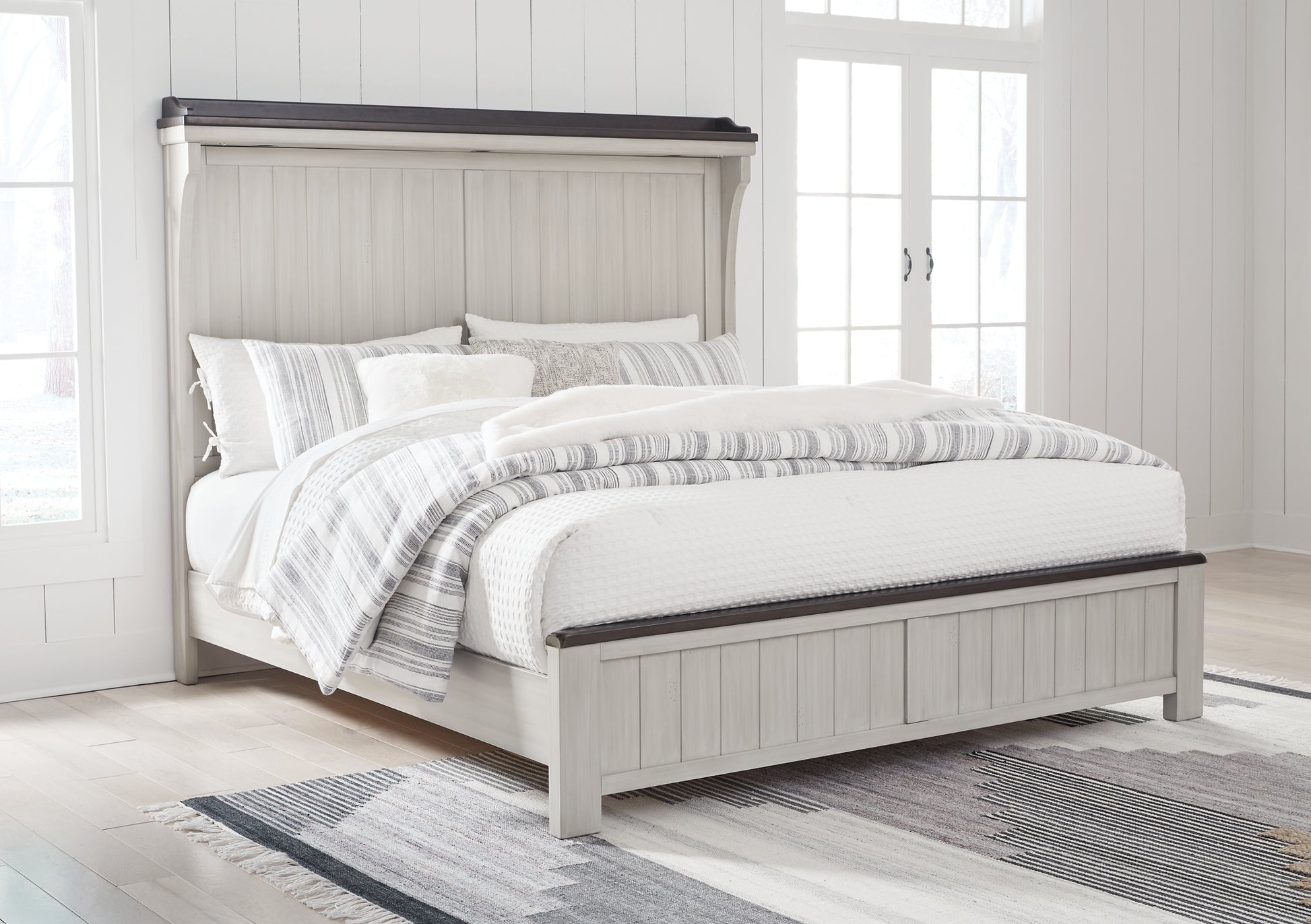 Darborn California King Panel Bed with Dresser Signature Design by Ashley®