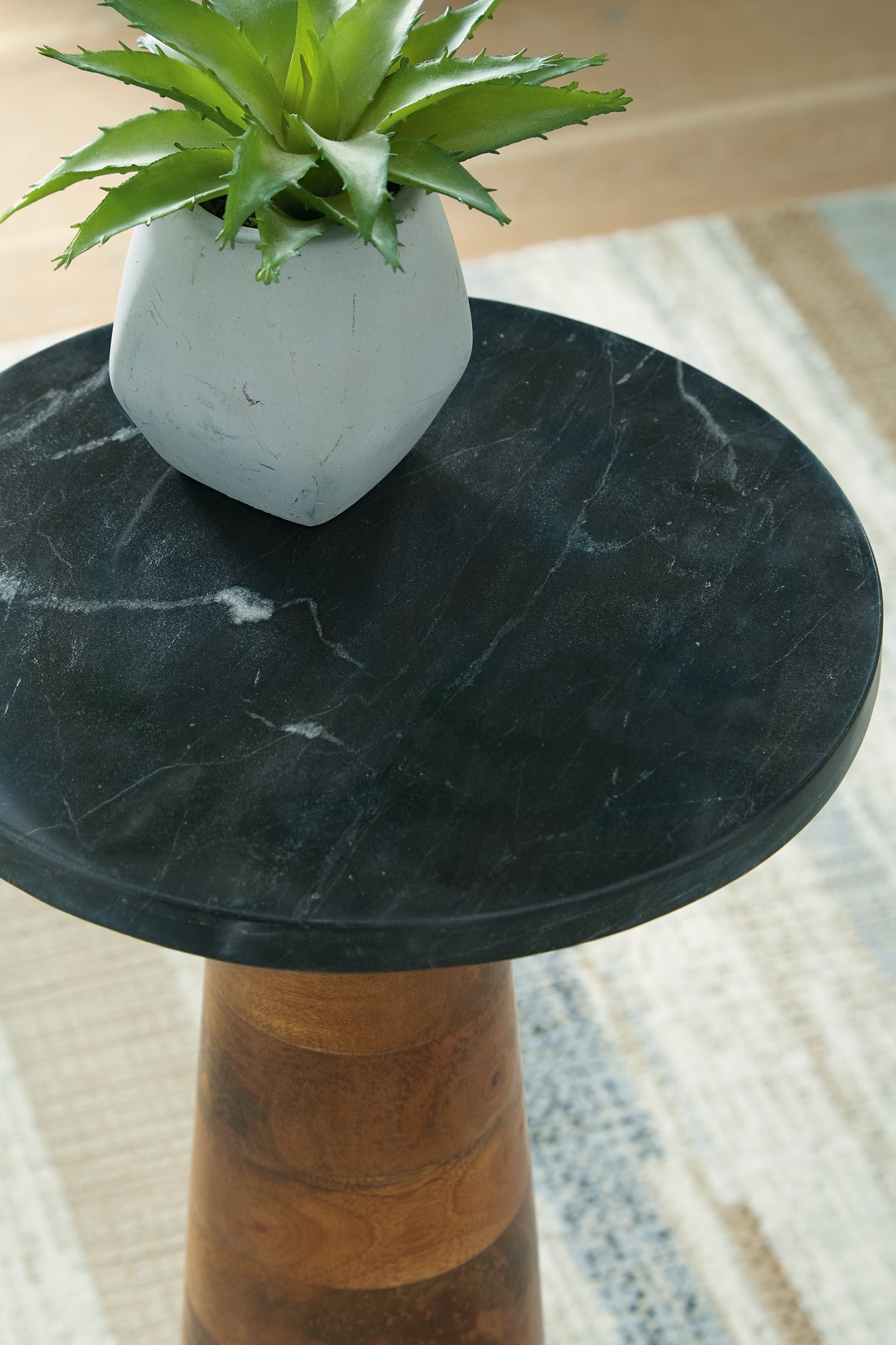 Quinndon Accent Table Signature Design by Ashley®