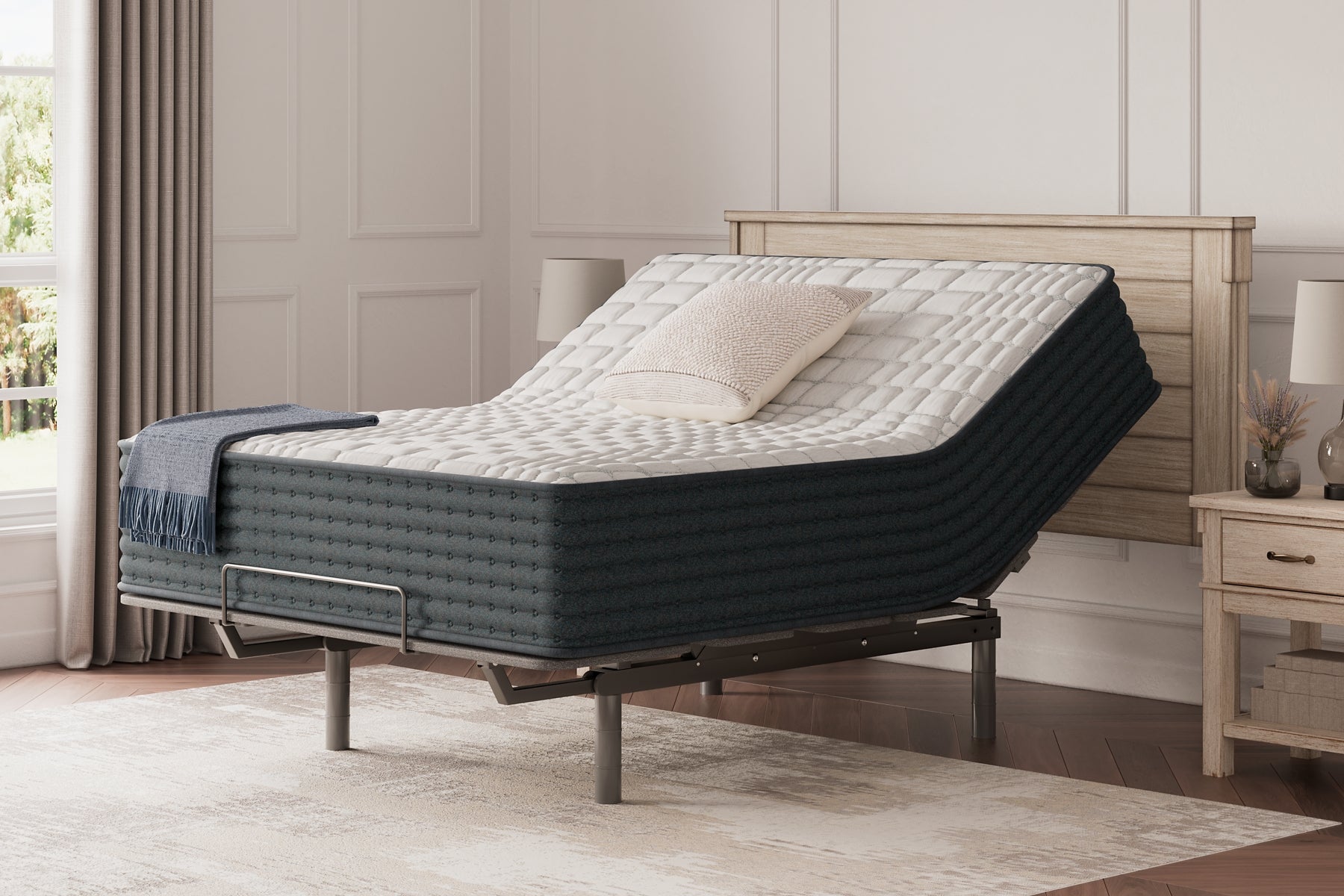 Hybrid 1300 Queen Mattress Sierra Sleep® by Ashley