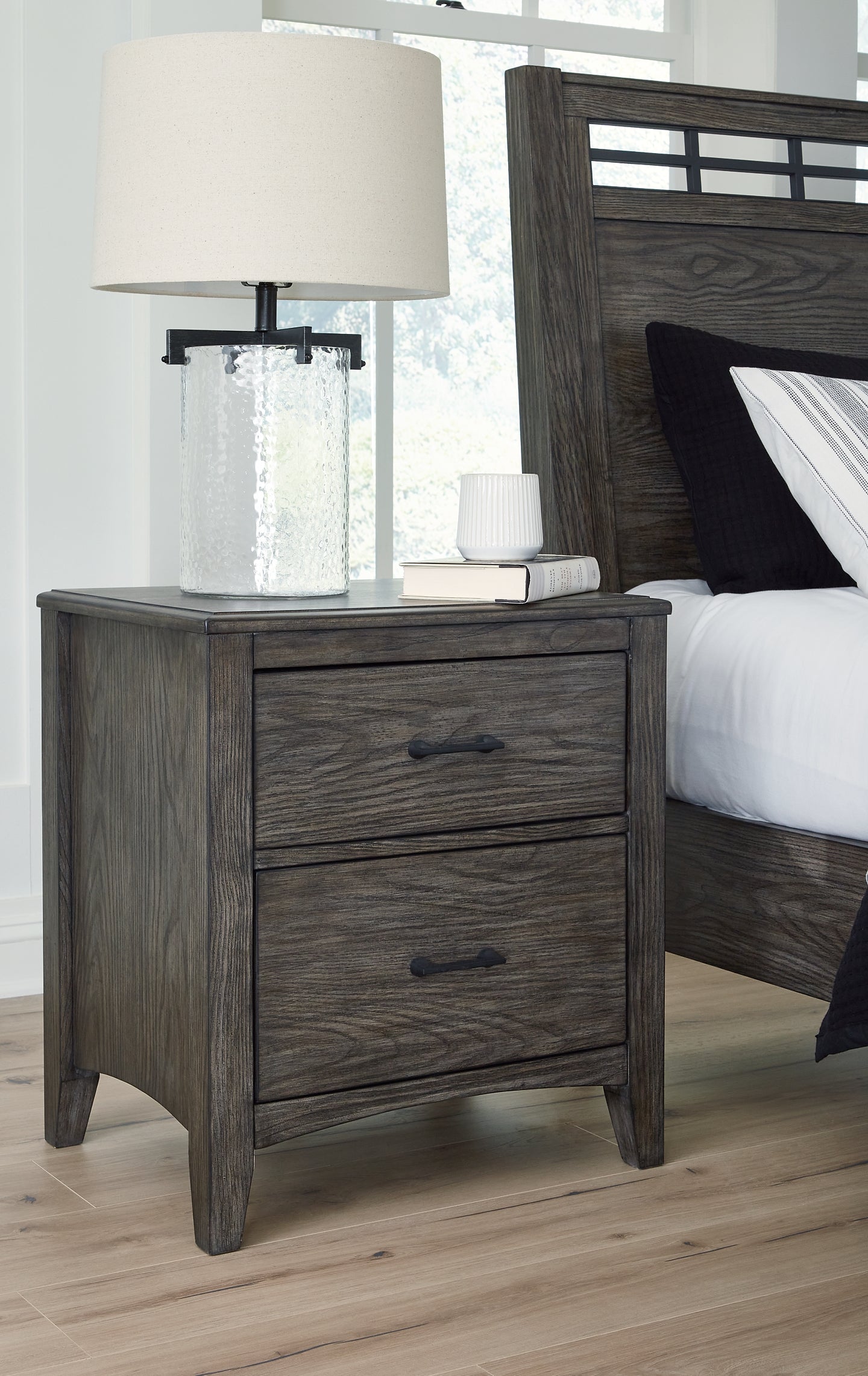 Montillan Queen Panel Bed with Mirrored Dresser and 2 Nightstands Signature Design by Ashley®