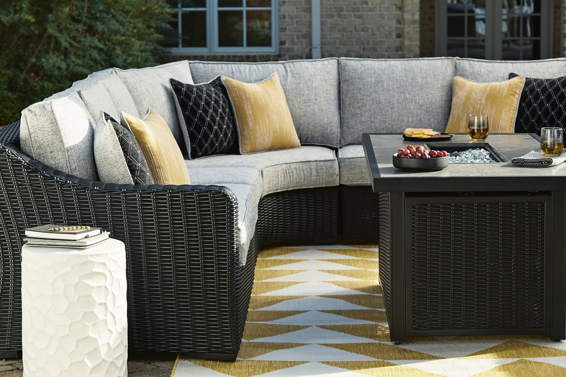Beachcroft 3-Piece Outdoor Sectional Signature Design by Ashley®