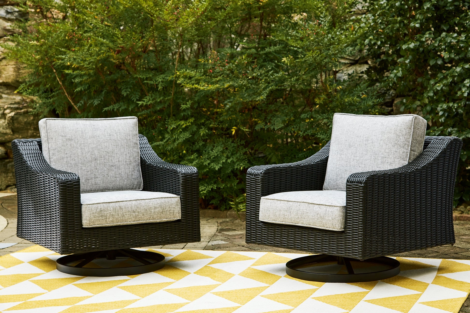 Beachcroft Swivel Lounge Chair (1/CN) Signature Design by Ashley®